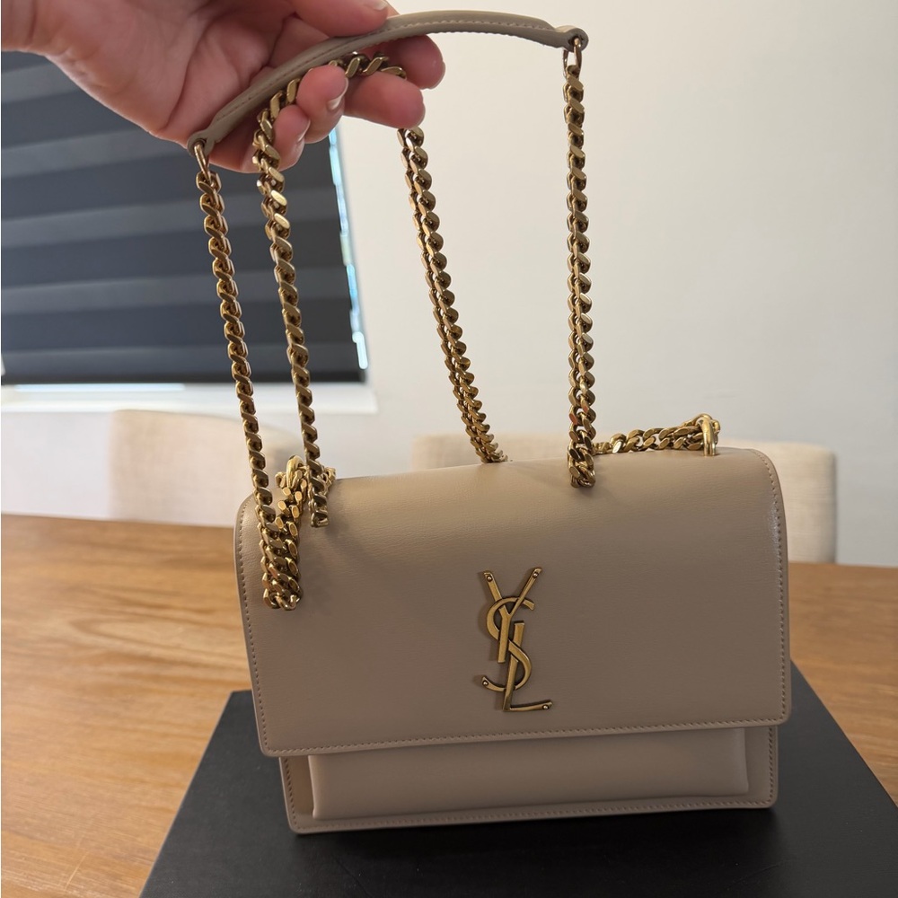 Saint Laurent Tan Leather Shoulder Bag with Gold Accents - Picture 5 of 8